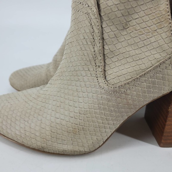 Steve Madden Narrate Beige Split Ankle Heeled Boots Booties Faux Snake Skin 9 M - Picture 5 of 11